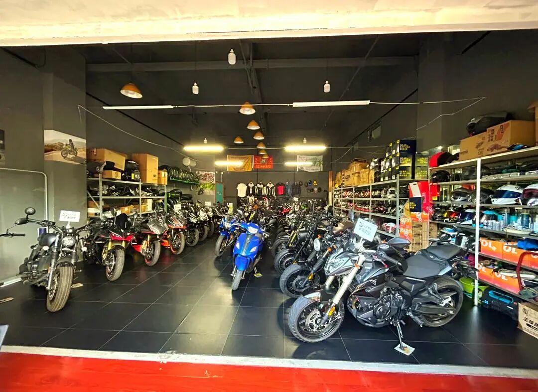 川崎Ninja500跌到29800:五个月降价链背后,谁在亏、谁在捡、你现在该不该上车