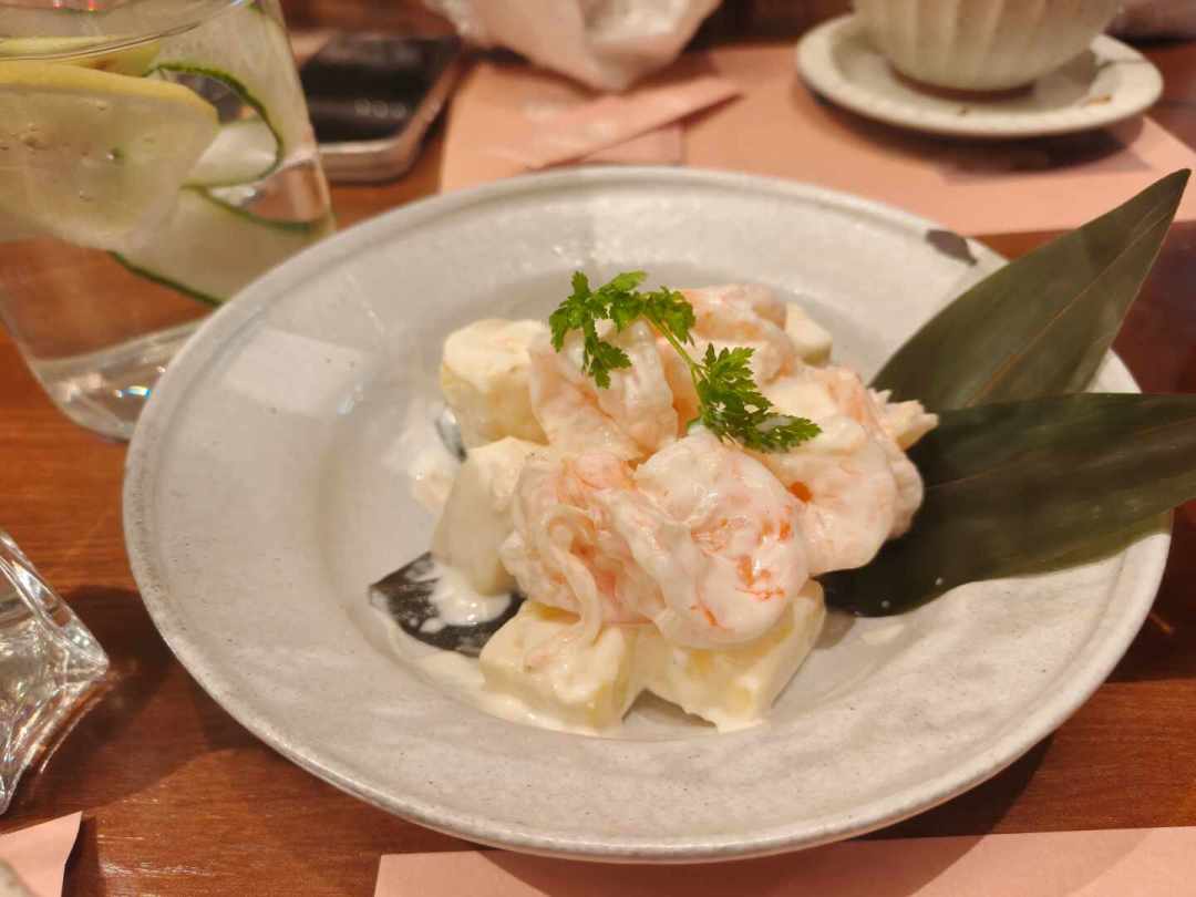 中秋国庆订位战提前开打:漂亮饭的避雷贴堆成山,“下高铁直奔”的土菜馆挤满人,你家团圆饭到底去哪吃