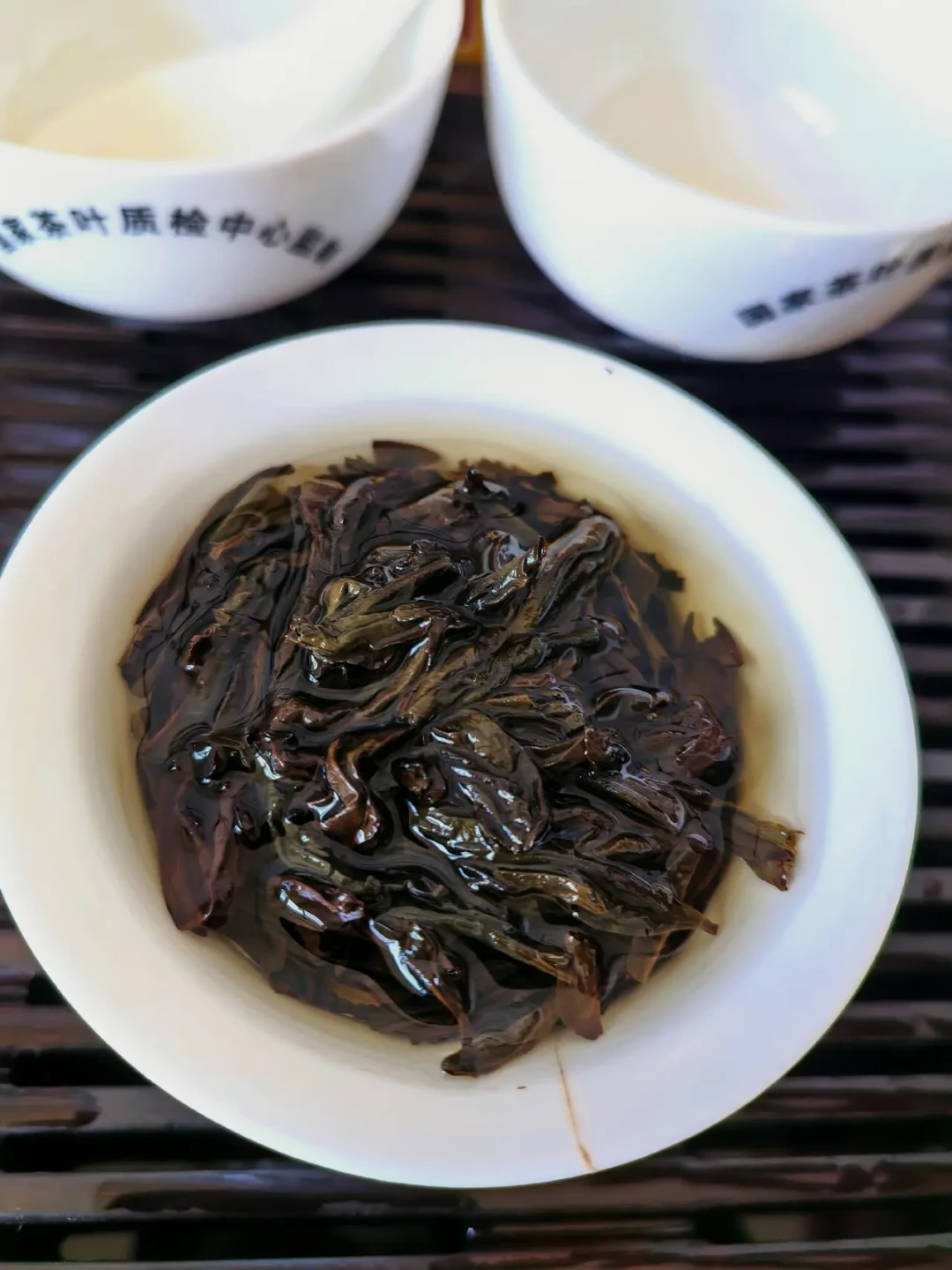 先数水数：武夷星“软包肉桂”被嘲不耐泡，摊开十几篇实测泡数后发现，3000档也没比100档多泡几水
