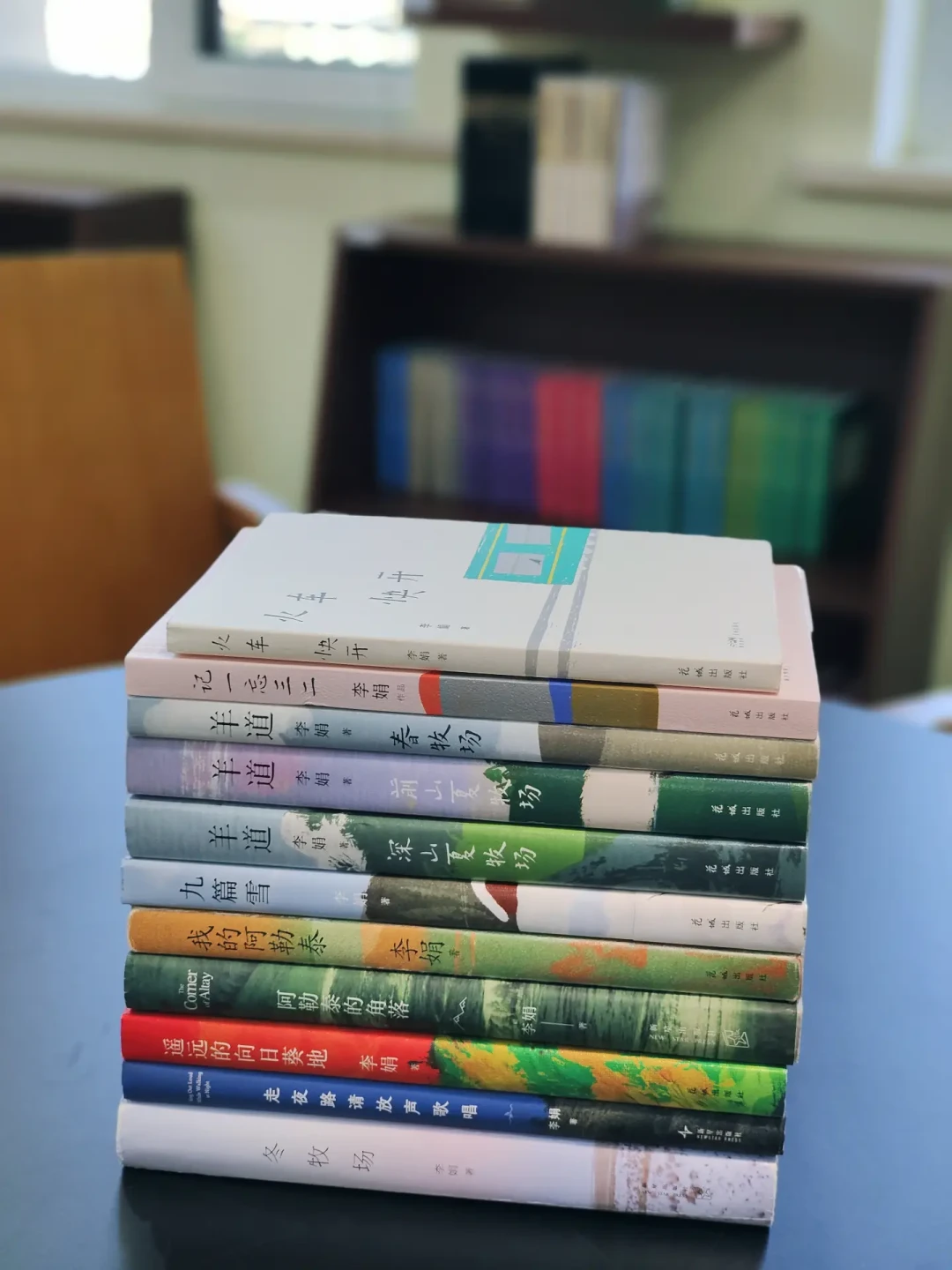 李娟九月再度刷屏,《我的阿勒泰》剧粉开始回读原著:两篇高赞帖的阅读顺序恰好相反,先看清再下单