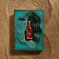 9个月6笔联名：百富的酒还在269元货架上，溢价搬进了艺术现场——改酒液、改盒子、改场面，这3种钱分开算