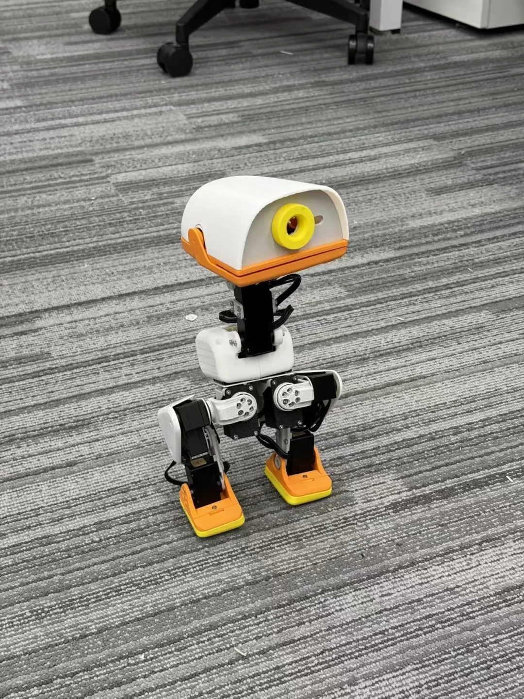 舵机比整机还贵:MicroDuck复刻热潮,这笔账到底该怎么算