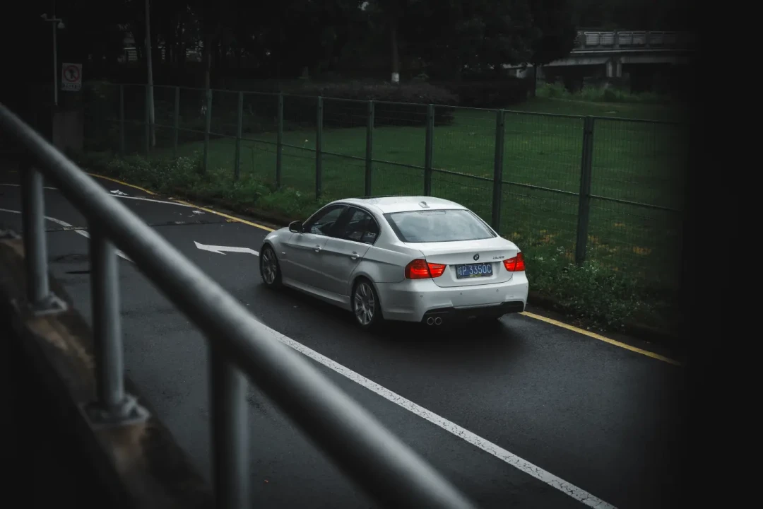 E90跌到几万块、86落到六七万：成交价只是入场券，整备账才是二手玩具车的真正票价