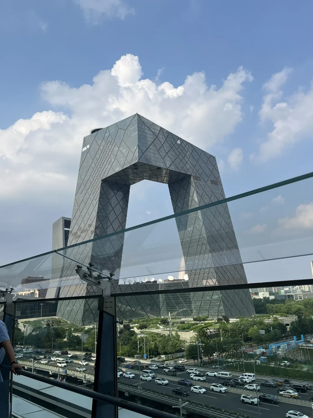 北京国贸的楼梯站满