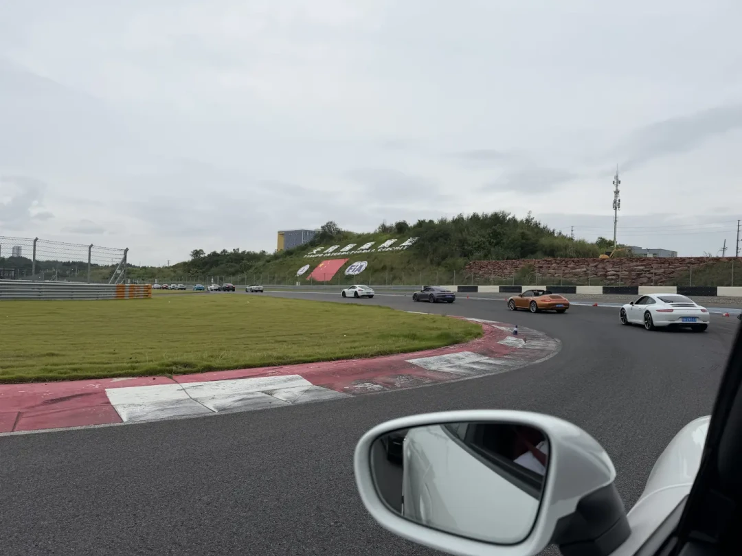 门票260、租车880、装备一万二：一周七八场赛道活动扎堆，第一次下赛道先把这五笔账算清