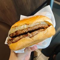 汉堡王「双层厚」6个月口碑盘点：三波全是21.9，名字越玩梗，测评骂得越凶