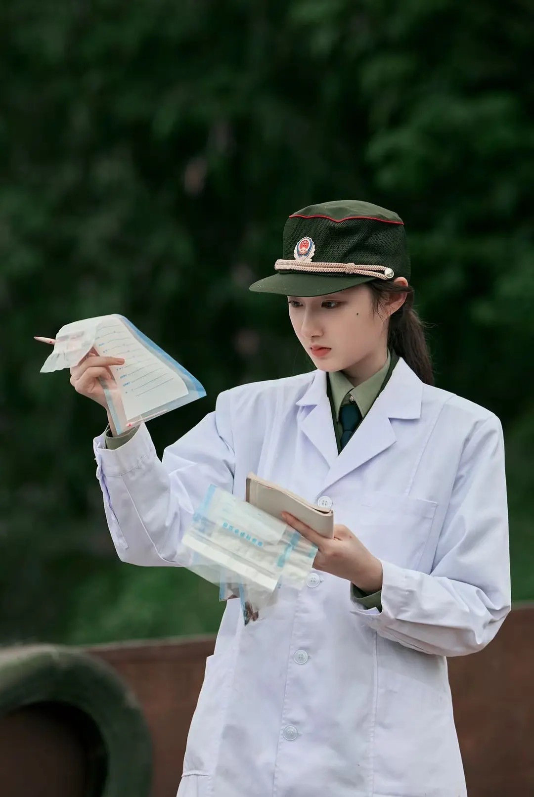 《重案六组前传》被“还我季洁”骂翻：25年前《陀枪师姐》换走娥姐时，TVB的做法是——新演员不演娥姐