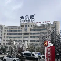 净利跌近八成的酒厂，把车间开放给了自驾客：国庆青甘线绕停互助天佑德，先算清这三笔账