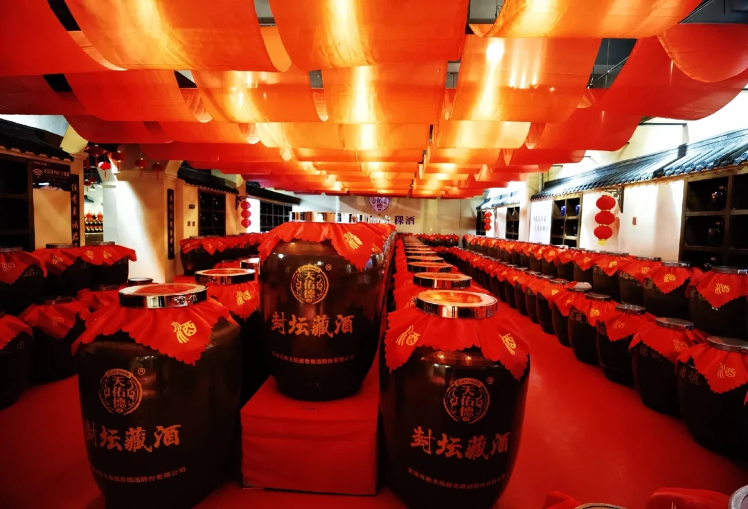 净利跌近八成的酒厂,把车间开放给了自驾客:国庆青甘线绕停互助天佑德,先算清这三笔账