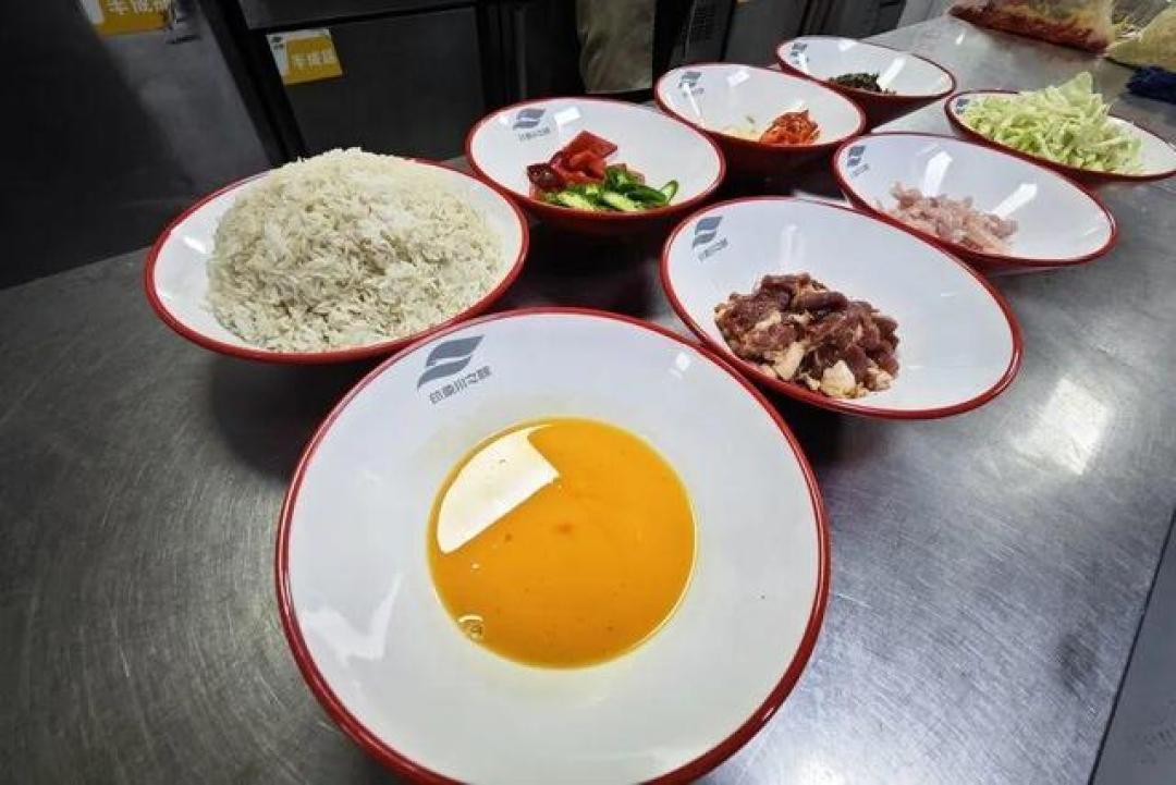 15元在售、80元也上:中秋国庆高铁饭点的三张牌,全网对完了