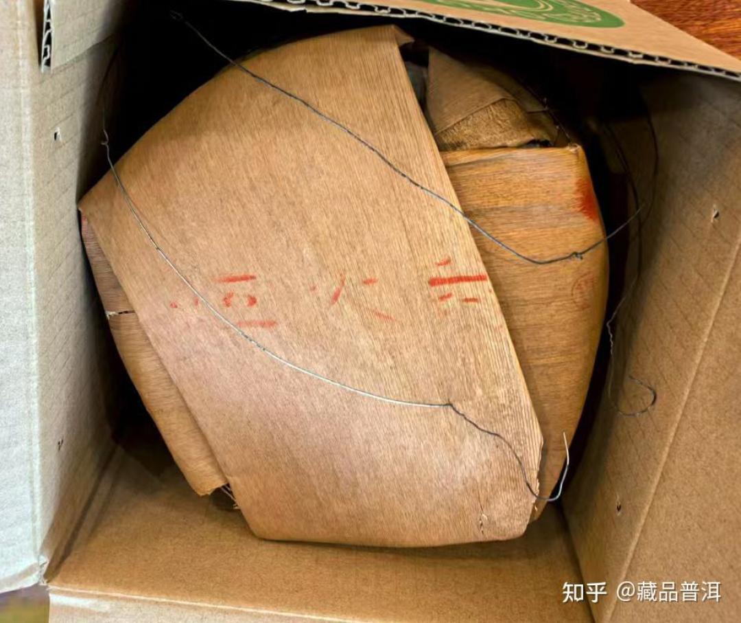 都叫「孔雀沱」,一支4万一支11,500:大益老茶挂单里,批次、克重、暗记缺一样都别付钱
