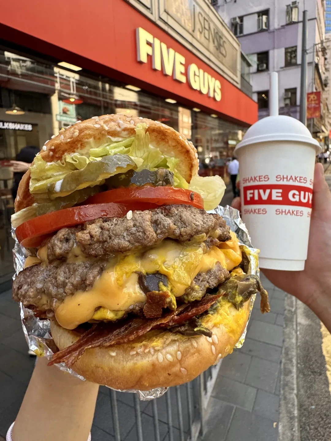 德克圣堂代排150、FiveGuys一个汉堡85、Popeyes百店庆13块9:这轮美国新快餐的