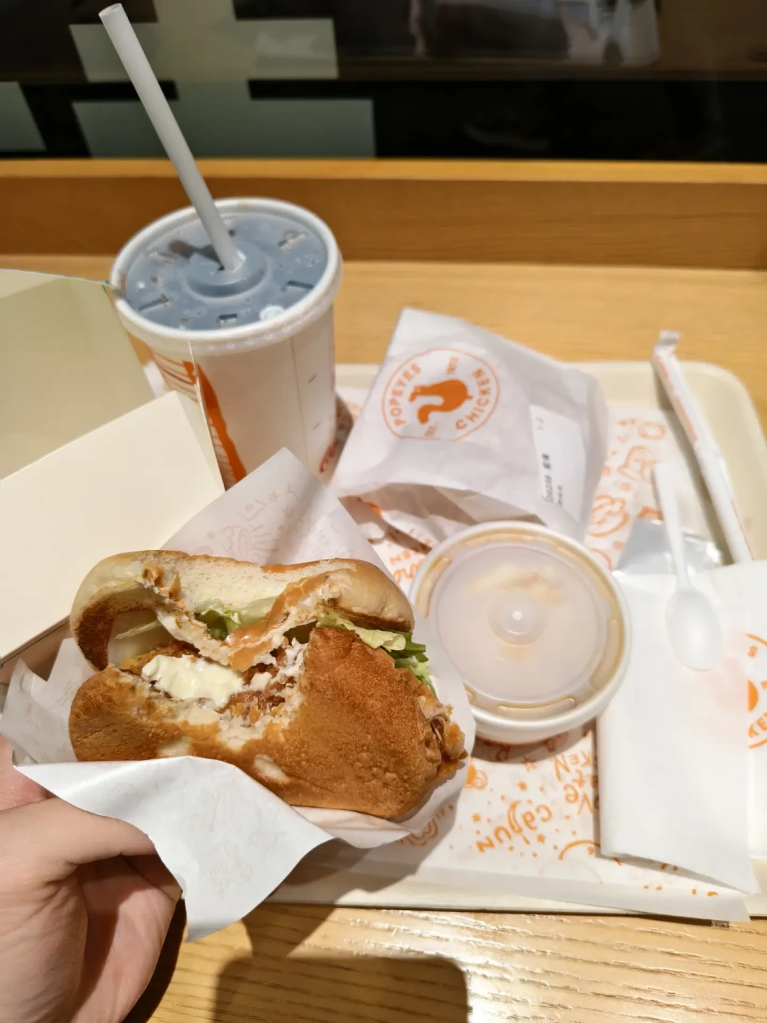 德克圣堂代排150、FiveGuys一个汉堡85、Popeyes百店庆13块9:这轮美国新快餐的