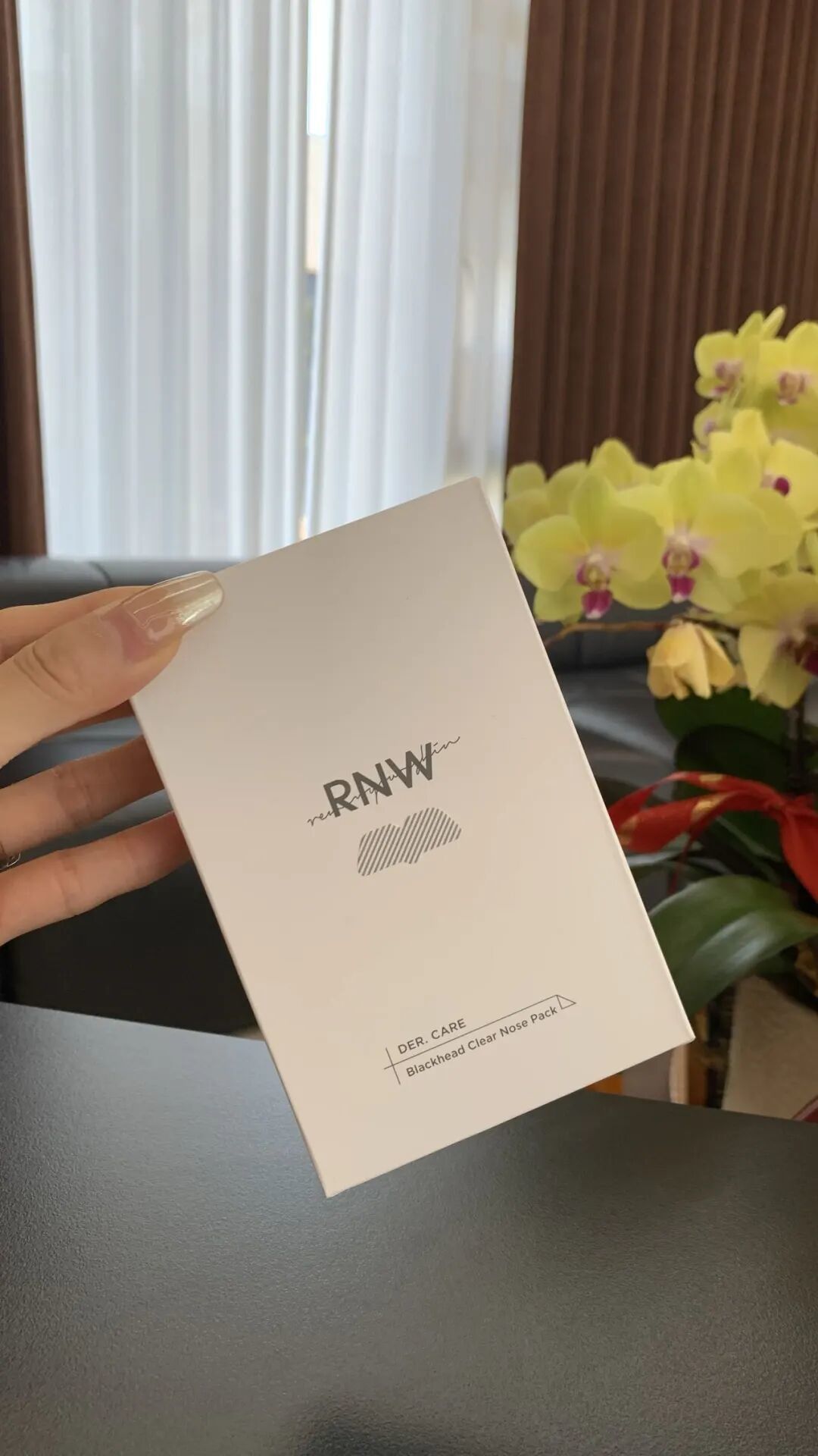 鼻贴上粘下来的“白色小锥”，多半不是黑头：鼻子总清不干净的男生，先认识下“皮脂丝”这三个字