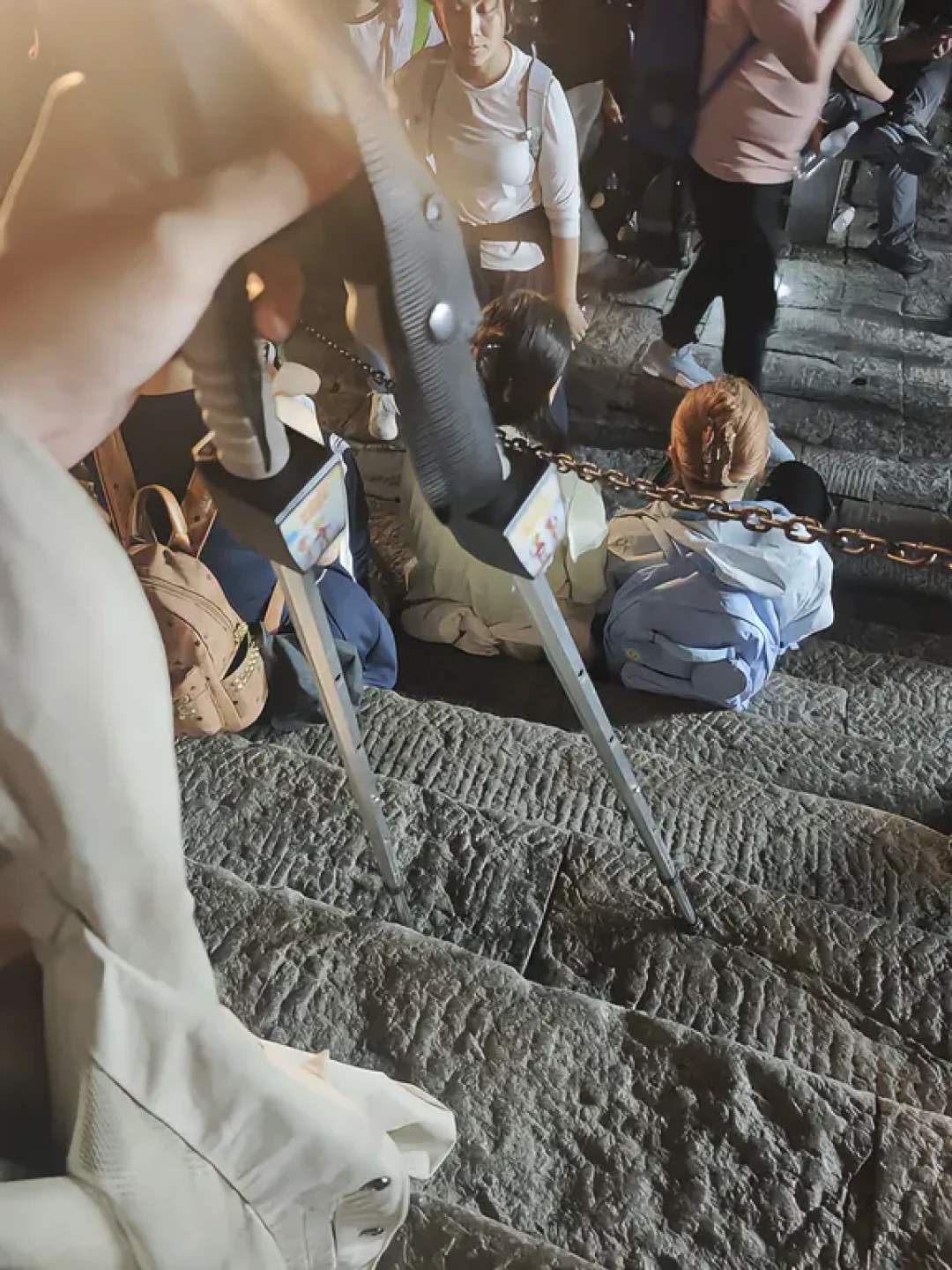 泰山1元共享杖上了新闻，黄山