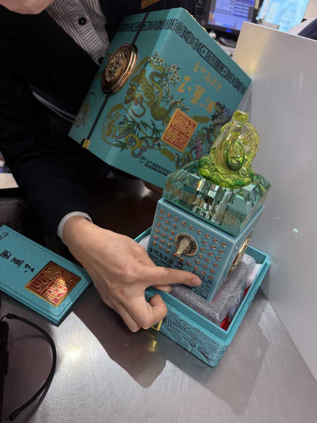 金门卖375、旗舰店卖198：中秋前买金门高粱，第一课是问清这个数字是台币还是人民币