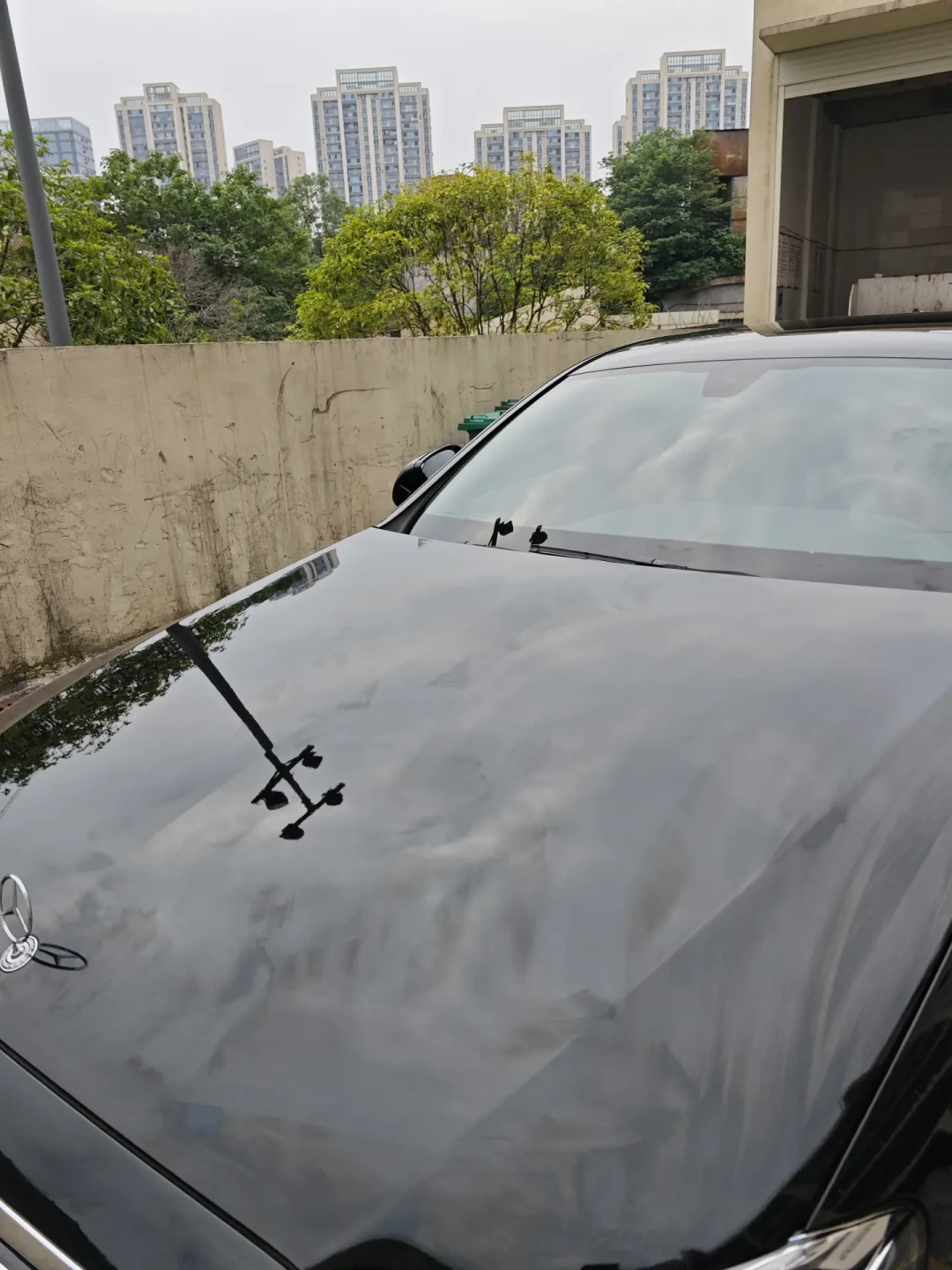 镀晶没死，只是跌成了耗材：店里2000、DIY 300，最后被年轻人搬去镀了浴室玻璃