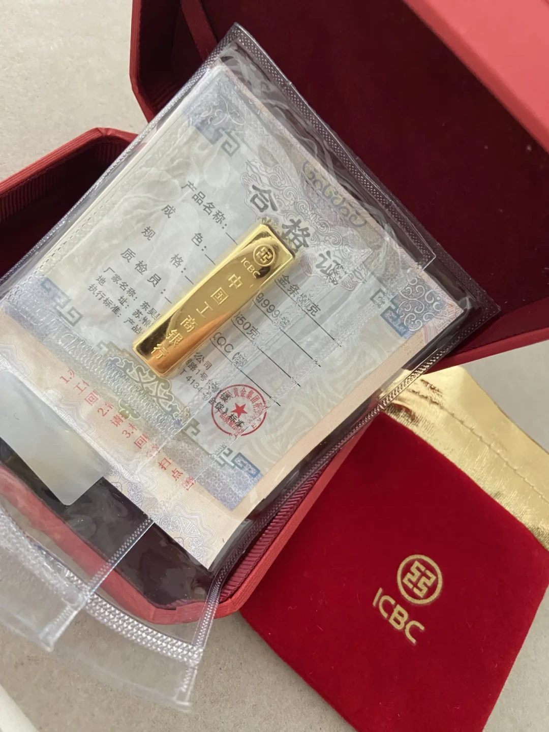 「大妈三宝」的守账没人算过:一通“AI孙子”电话=45克黄金、存款目标的12%——中秋回家前,先给妈妈装这3把锁