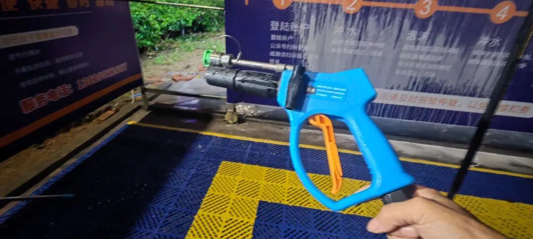 车友群为自动洗车吵翻了:翻遍全网17篇信源算完这笔账,太阳纹真凶其实不是机器