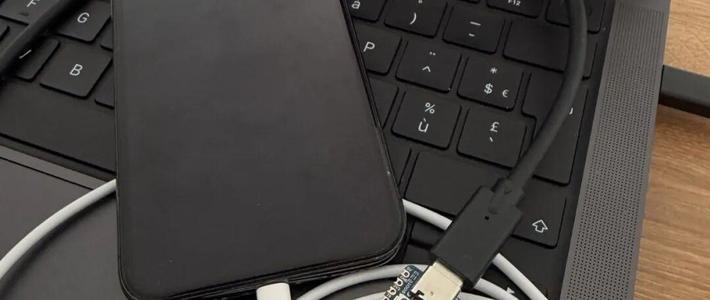 iOS 27 今晚弹窗，越狱的人先防的不是升级，是重启