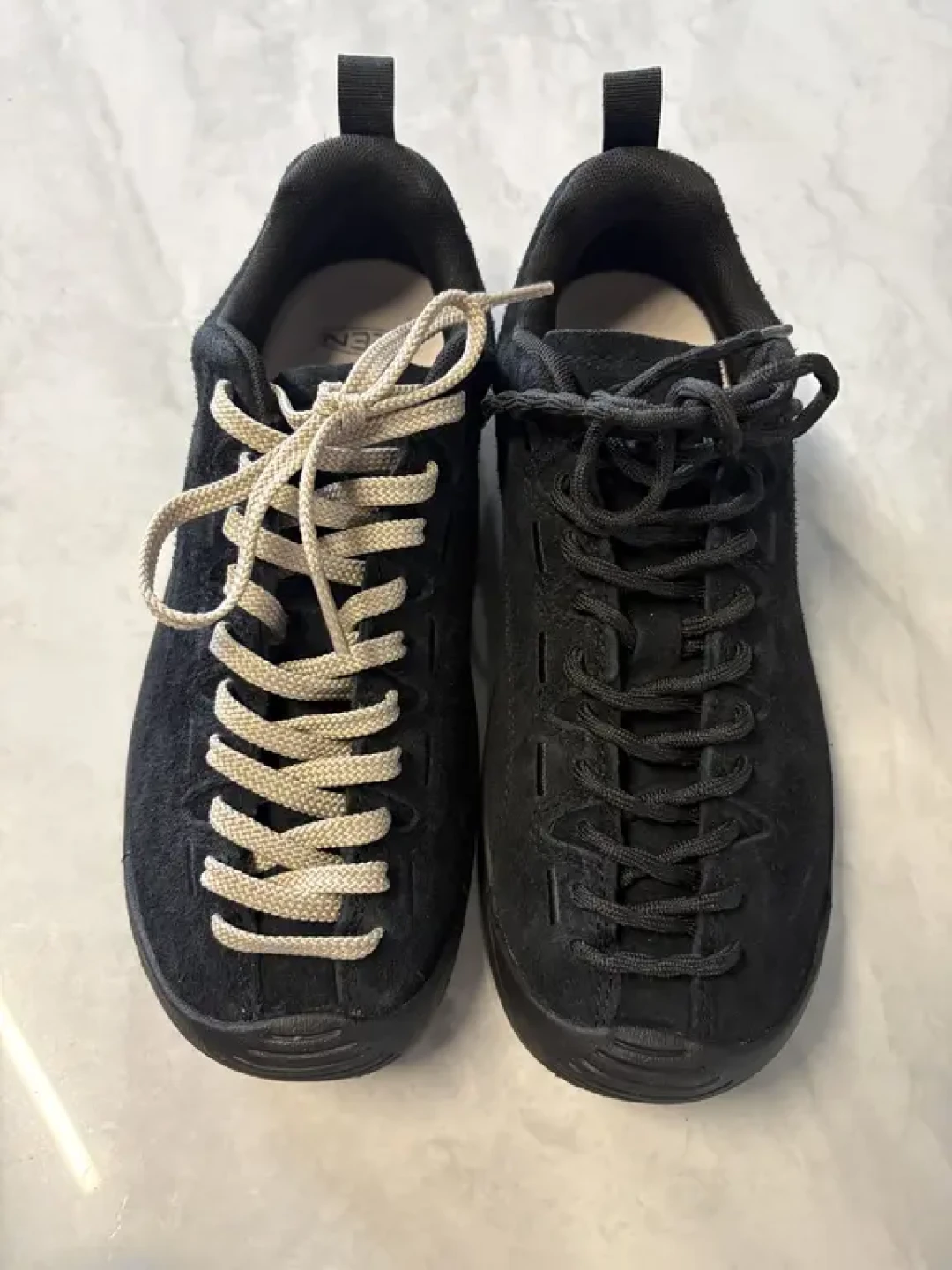 你眼馋的KEEN黑武士其实是防水版:NYLON WP的名实、批次、价梯三本账,我对完了