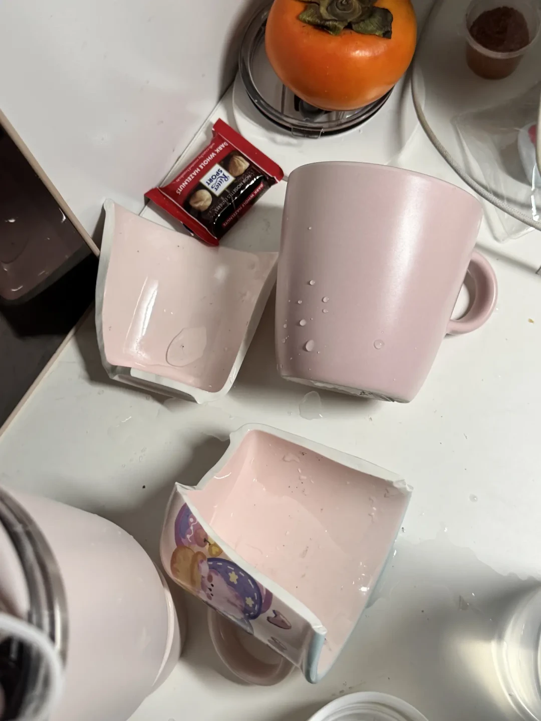宜家关了7家店,质量争吵反而炸了:我把“摔不碎的杯子”“3个月断掉的床”“25年的橱柜”三本账对完,它的真面目是三条曲线