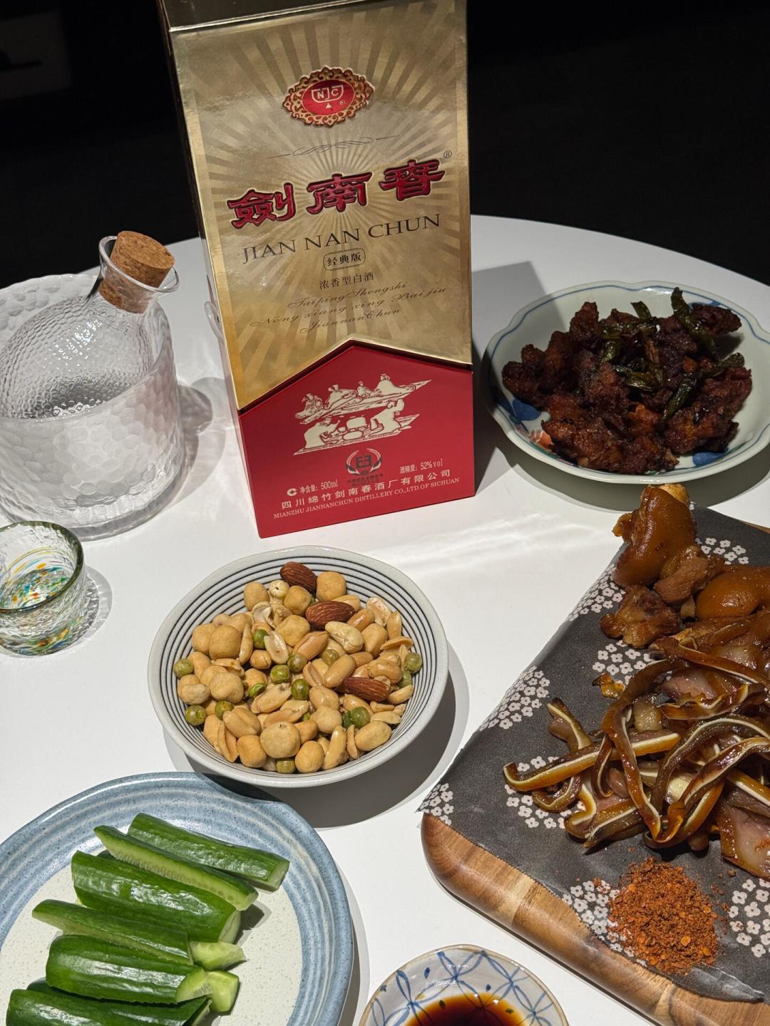 九大白酒巨头集体降度:50ml卖16块9、100ml卖109,买低度白酒前先算每毫升价