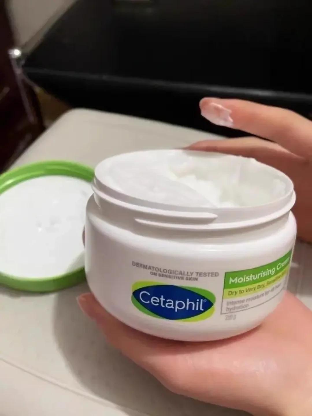 夜里痒到抓小腿,越抓越狠?这种痒,真不是换瓶贵身体乳能救的
