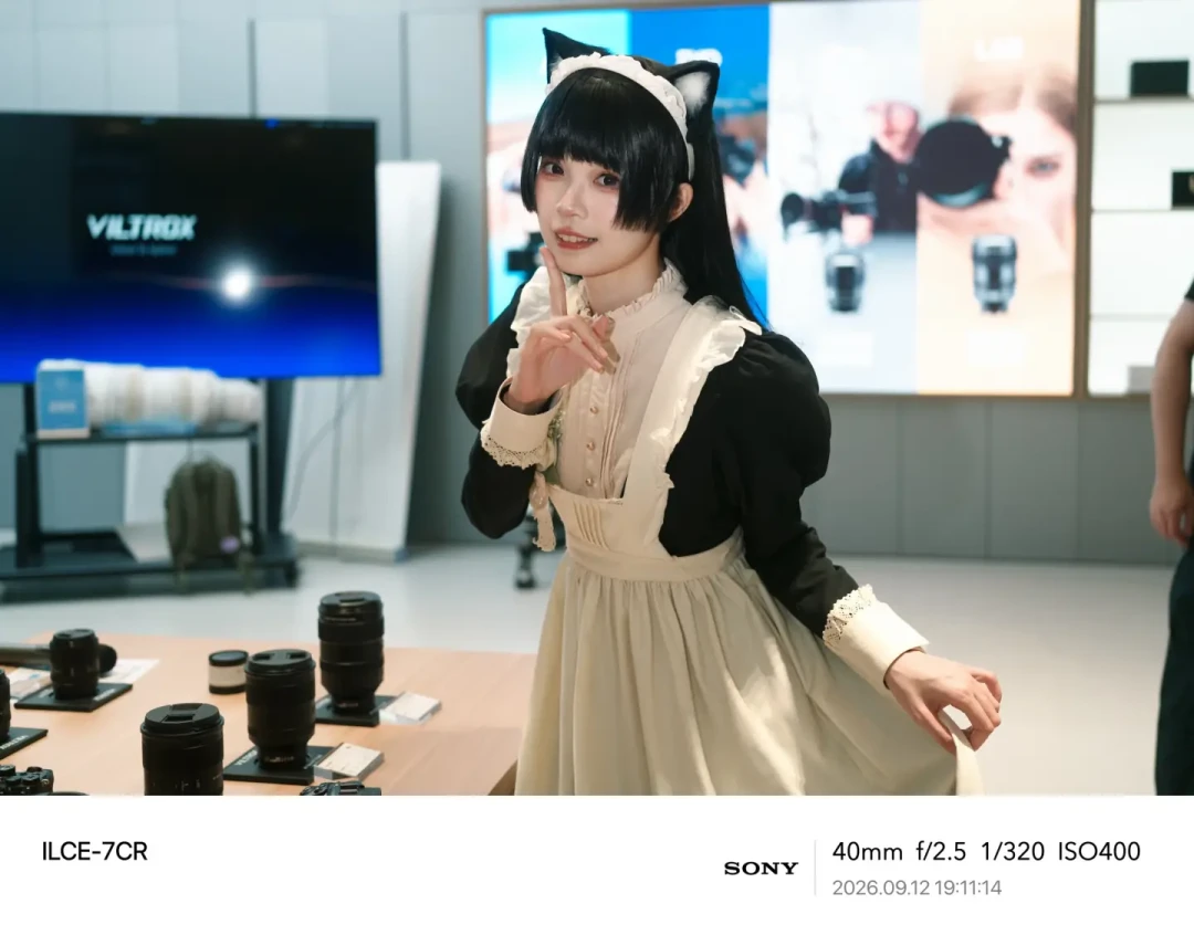 唯卓仕深圳体验空间今天开业:未发售的35/1.4和40/1.2摆进店里,M43党先别急着冲——谁该去、怎么逛,我一次捋清