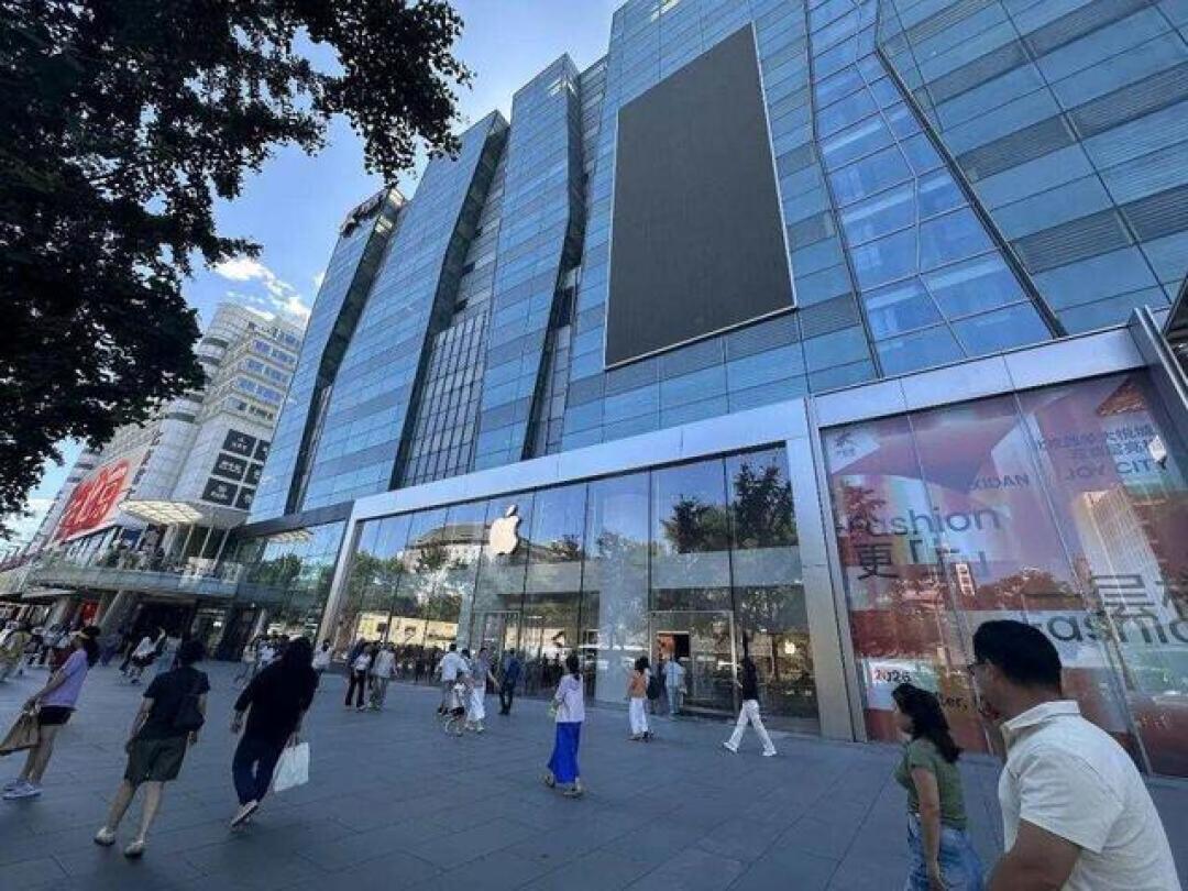 新机涨价引发反向走俏 iPhone17Pro系列掀线下抢购潮