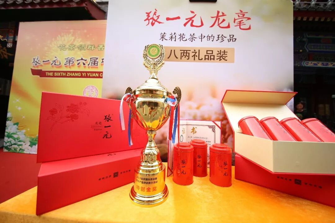 张一元真正的新茶是秋天才到的:12个档位拉通一对比,1200的龙毫偏淡,100的春风杀口,先分清你要香还是要味