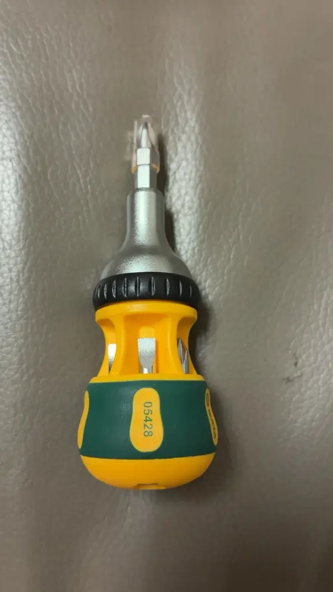 小萝卜头棘轮螺丝刀