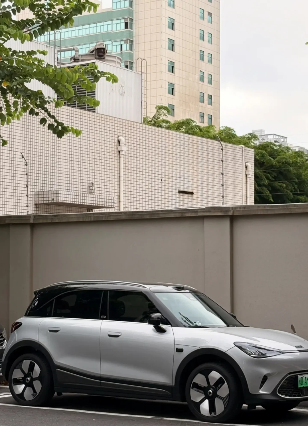「12分钟」的快充，新精灵1号要看桩不看车：有车主在160kW桩上只吃到40kW，首批9条实测汇总