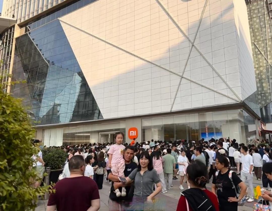 小米高管称门店客流量暴涨400% 手机汽车双旗舰引爆体验热