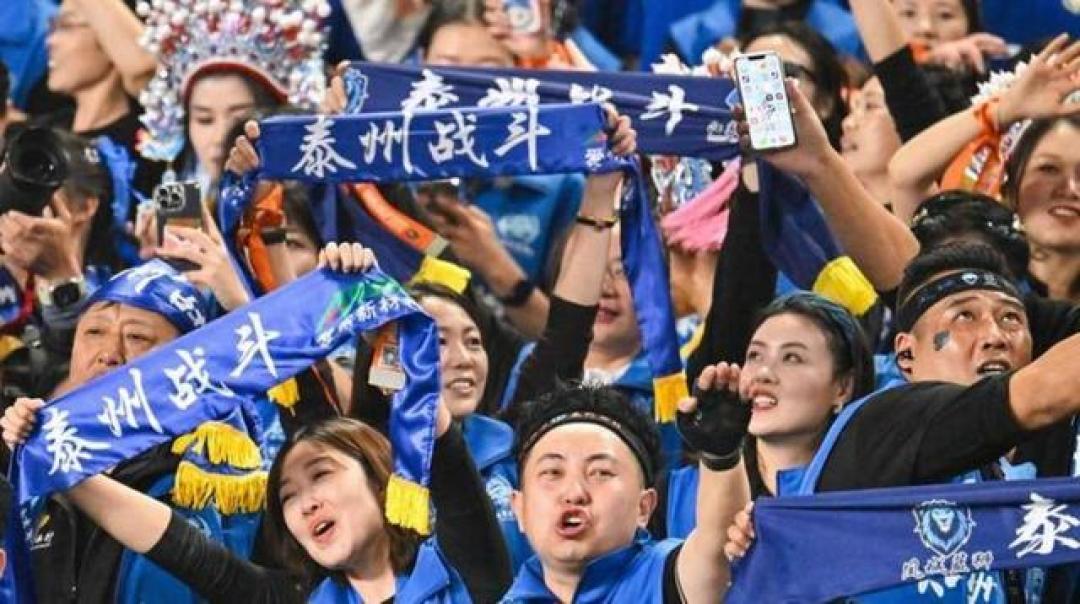 从草根狂欢到城市名片 江苏苏超如何凭亲民与创新破圈出彩