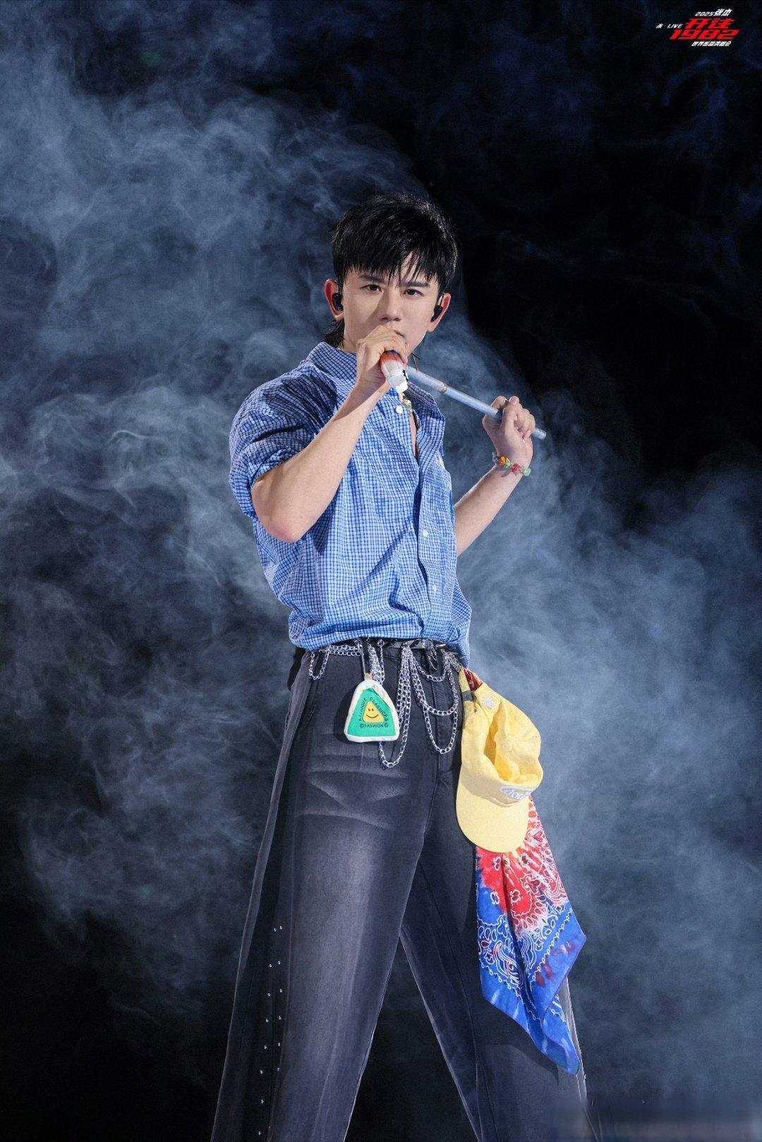 张杰杭州演唱会连唱三场 首次担纲总导演创新视听引发热议