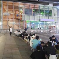 泡泡玛特全国首家超大旗舰店开业，杭州龙翔桥被排队大军占领