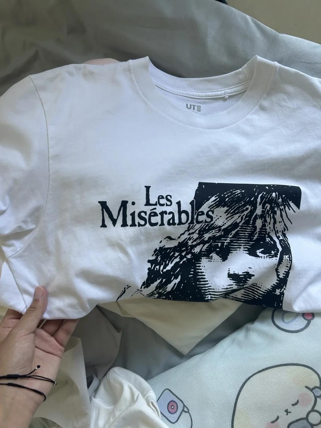 雨天衣服晾不干、越阴越臭？别急着重洗和塞留香珠：先分清臭味到哪一级，再决定怎么救