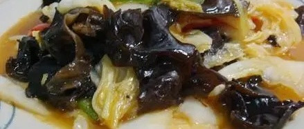 白菜木耳爆豆腐：津门素炒里的暖香