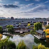 2026暑期县域旅游爆了！预订增速63%，宝藏小城正在取代热门城市