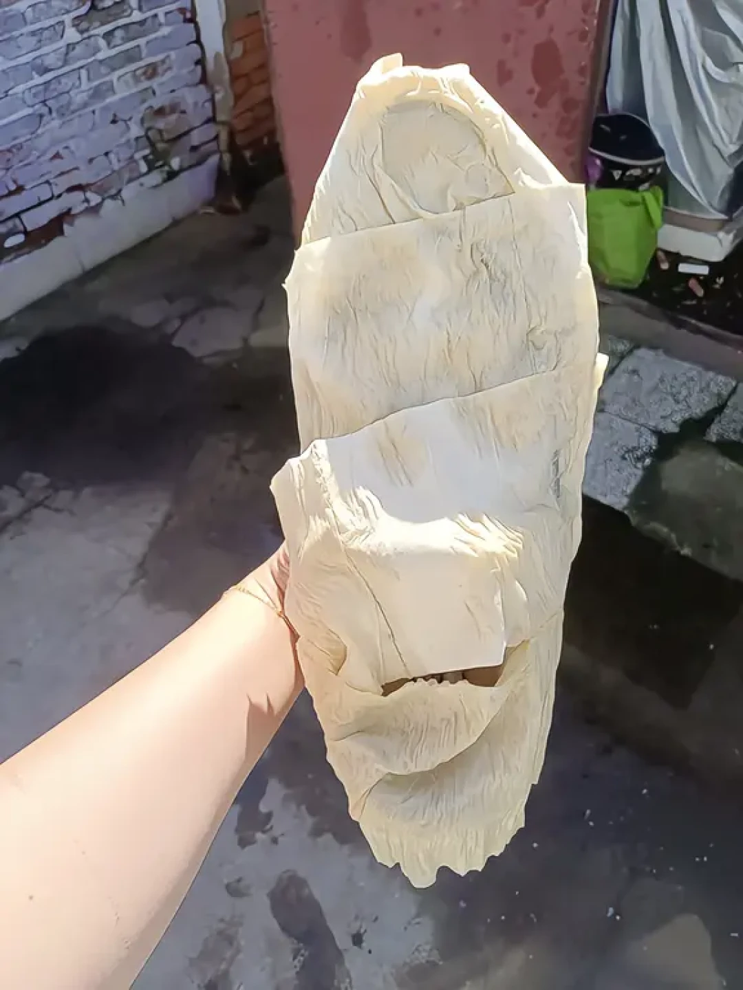 换季小白鞋发黄?先别上牙膏和84:分清「洗黄」和「放黄」,再决定怎么救