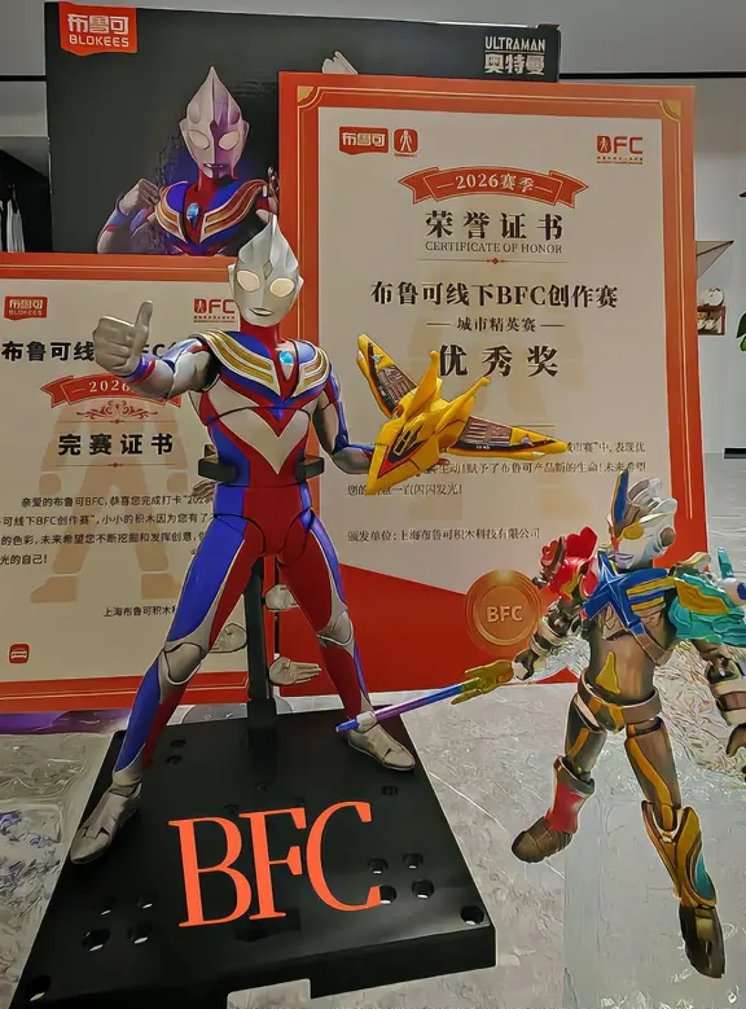 集12盒兑1台，到货却成「找不同」：布鲁可钛晶大火车被喷纯换色，同周G2汽车大师被夸「夯」——这笔积木车集兑账我替你摸完了