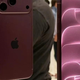 想换iPhone的朋友：18标准版推迟到明年3月，17官网涨800，怎么选