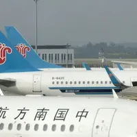 国内机票暴跌，含税比高铁还便宜！多地机票二百起，飞新疆600多