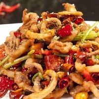 干煸鱿鱼须：一盘焦香，烟火下酒