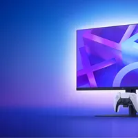 那台"印着PS标的显示器"到国内玩家桌上了：27寸2K240Hz，街价2600元，评论区骂它智商税，投资者会议说它是"大局"