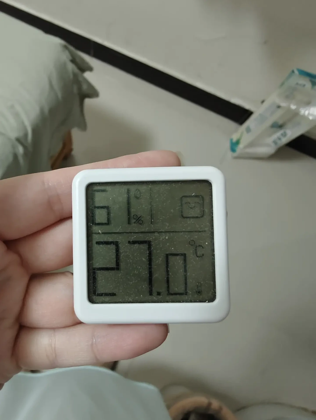 加湿器翻出来直接加水就开?别急着倒白醋,也别滴精油:先看类型,再查水箱,才决定用什么洗、加什么水