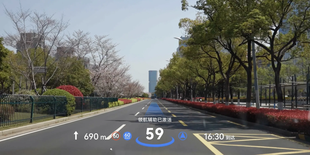 新车的屏集体搬上风挡：24款新车16款带AR-HUD，88英寸和13.8英寸同表打架——我把2万差价账、6类车主吐槽和