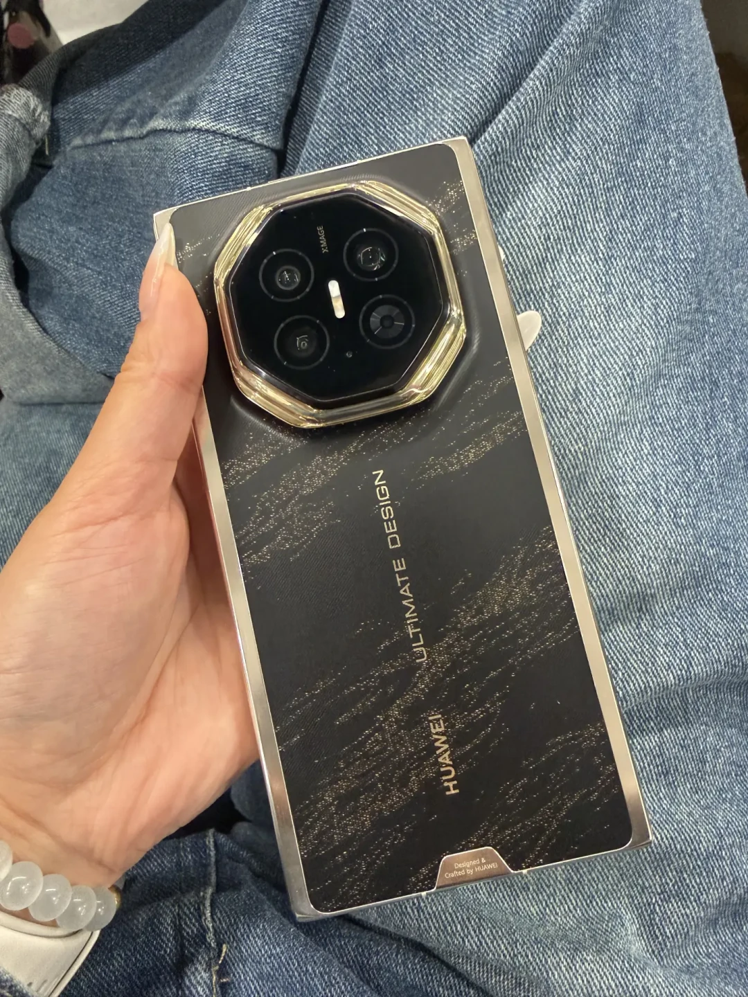三折叠摔一次的真实成本:Mate XT2维修价目表出炉,屏幕5499、主板最高9299——Care+这2999该不该买,四类人一次算清