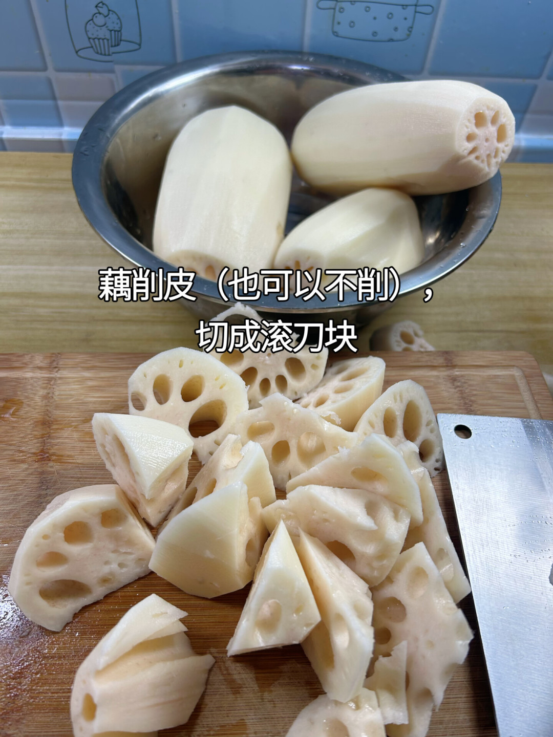 还在数「七孔粉、九孔脆」?9月新藕上市、批发价连降三周:中秋家宴前,先按皮色、短粗、压手认粉藕,再算带泥藕的真实单价,最后记住生食这条底线